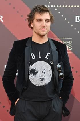 Jonas DASSLER (Schauspieler) Einzelbild,angeschnittenes Einzelmotiv,Halbfigur,halbe Figur. Roter Teppich,Red Carpet,Bayerischer Filmpreis 2023 am 16.06.2023 im Prinzregententheater in Muenchen.