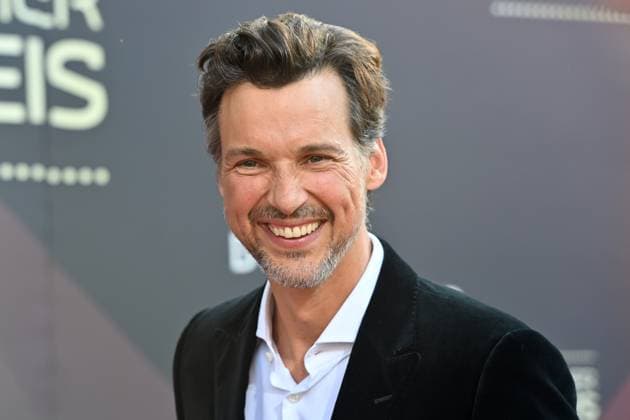 Florian David FITZ (Schauspieler), Einzelbild,angeschnittenes Einzelmotiv,Portraet,Portrait,Porträt Roter Teppich,Red Carpet,Bayerischer Filmpreis 2023 am 16.06.2023 im Prinzregententheater in Muenchen.
