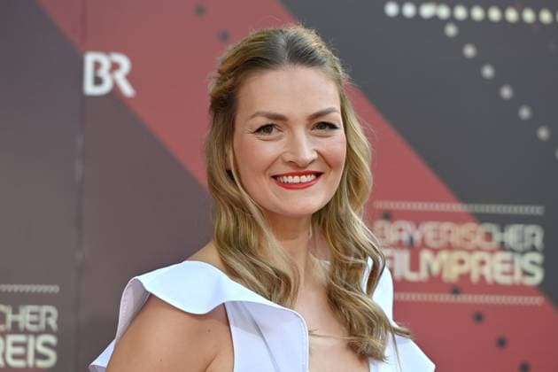 Judith Gerlach, Bayerische Staatsministerin für Digitales, Einzelbild,angeschnittenes Einzelmotiv,Portraet,Portrait,Porträt. Roter Teppich,Red Carpet,Bayerischer Filmpreis 2023 am 16.06.2023 im Prinzregententheater in Muenchen.