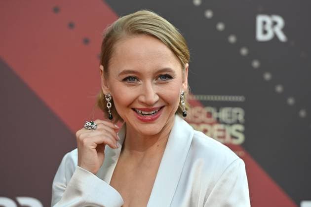 Anna Maria MUEHE (Schauspielerin), Einzelbild,angeschnittenes Einzelmotiv,Portraet,Portrait,Porträt. Roter Teppich,Red Carpet,Bayerischer Filmpreis 2023 am 16.06.2023 im Prinzregententheater in Muenchen.