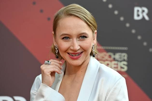 Anna Maria MUEHE (Schauspielerin), Einzelbild,angeschnittenes Einzelmotiv,Portraet,Portrait,Porträt. Roter Teppich,Red Carpet,Bayerischer Filmpreis 2023 am 16.06.2023 im Prinzregententheater in Muenchen.