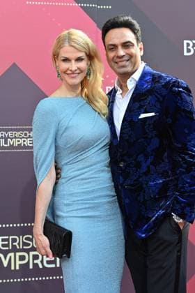 Natascha Gruen (Moderatorin) und Param Multani. Roter Teppich,Red Carpet,Bayerischer Filmpreis 2023 am 16.06.2023 im Prinzregententheater in Muenchen.