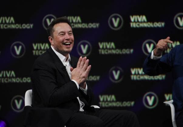 Elon Musk At The Viva Technology 2023 Fair - Paris Elon Musk and Publicis Groupe Chairman Maurice Levy speaks during the Viva Technology (Vivatech) 2023 Fair in Paris France on June 16, 2023. Photo by Alain Apaydin ABACAPRESS.COM Paris France  Copyright: xApaydinxAlain ABACAx 857256_001 ApaydinxAlain ABACAx 857256_001