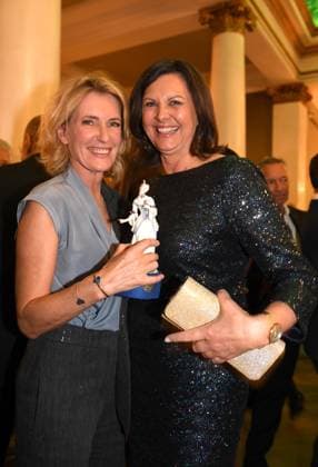 Maria Furtwängler und Ilse Aigner Verleihung des Bayerischen Filmpreis 22 Ehrung, Preis, Auszeichnung Party München 16. Juni 2023