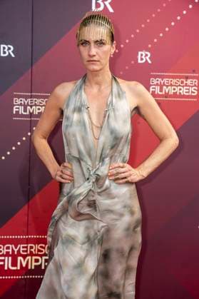 Samia Chancrin bei der Verleihung des 44. Bayerischen Filmpreises 2022 im Prinzregententheater. München, 16.06.2023