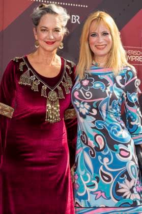 Irina Wanka und Sophie Adell bei der Verleihung des 44. Bayerischen Filmpreises 2022 im Prinzregententheater. München, 16.06.2023