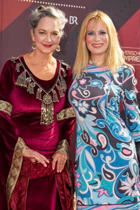 Irina Wanka und Sophie Adell bei der Verleihung des 44. Bayerischen Filmpreises 2022 im Prinzregententheater. München, 16.06.2023