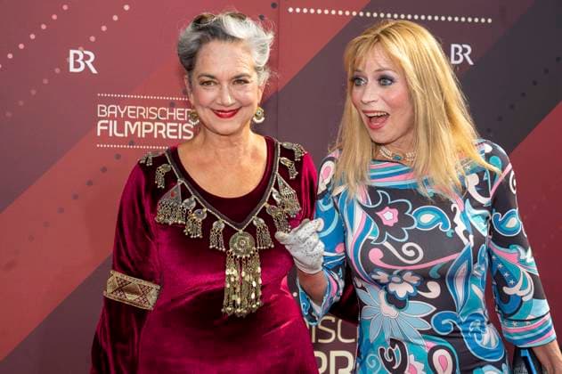 Irina Wanka und Sophie Adell bei der Verleihung des 44. Bayerischen Filmpreises 2022 im Prinzregententheater. München, 16.06.2023