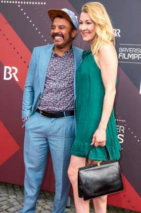 Simon Pearce und Genija Rykova bei der Verleihung des 44. Bayerischen Filmpreises 2022 im Prinzregententheater. München, 16.06.2023
