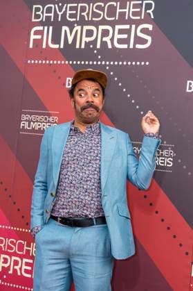 Simon Pearce bei der Verleihung des 44. Bayerischen Filmpreises 2022 im Prinzregententheater. München, 16.06.2023