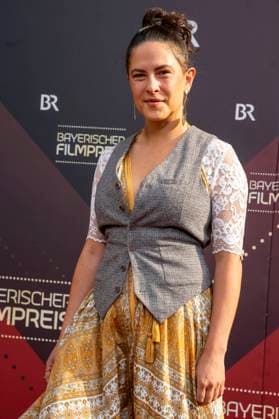 Amanda da Gloria bei der Verleihung des 44. Bayerischen Filmpreises 2022 im Prinzregententheater. München, 16.06.2023