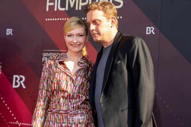 Johanna Christine Gehlen und Sebastian Bezzel bei der Verleihung des 44. Bayerischen Filmpreises 2022 im Prinzregententheater. München, 16.06.2023