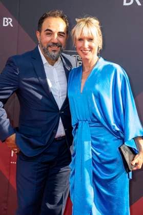 Adnan Maral mit Ehefrau Franziska Maral bei der Verleihung des 44. Bayerischen Filmpreises 2022 im Prinzregententheater. München, 16.06.2023
