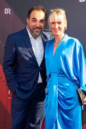 Adnan Maral mit Ehefrau Franziska Maral bei der Verleihung des 44. Bayerischen Filmpreises 2022 im Prinzregententheater. München, 16.06.2023