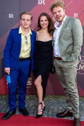 Johannes Berzl und Gäste bei der Verleihung des 44. Bayerischen Filmpreises 2022 im Prinzregententheater. München, 16.06.2023