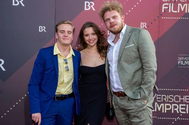 Johannes Berzl und Gäste bei der Verleihung des 44. Bayerischen Filmpreises 2022 im Prinzregententheater. München, 16.06.2023