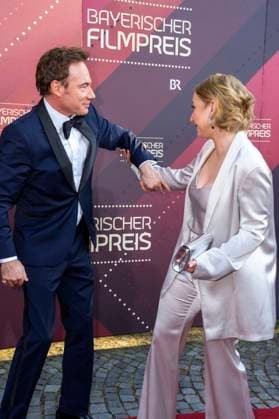 Michael Bully Herbig und Anna Maria Mühe bei der Verleihung des 44. Bayerischen Filmpreises 2022 im Prinzregententheater. München, 16.06.2023