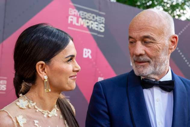 Heiner Lauterbach mit Ehefrau Viktoria Lauterbach bei der Verleihung des 44. Bayerischen Filmpreises 2022 im Prinzregententheater. München, 16.06.2023