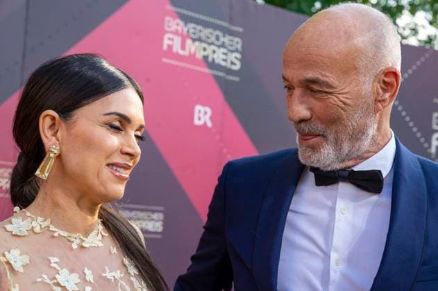 Heiner Lauterbach mit Ehefrau Viktoria Lauterbach bei der Verleihung des 44. Bayerischen Filmpreises 2022 im Prinzregententheater. München, 16.06.2023