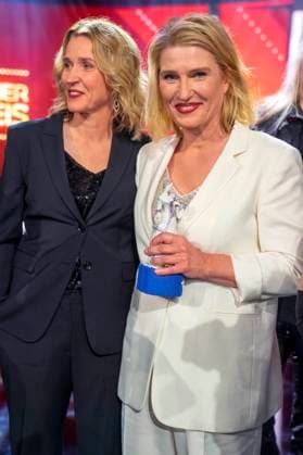 Meike Kordes und Alexandra Kordes bei der Verleihung des 44. Bayerischen Filmpreises 2022 im Prinzregententheater. München, 16.06.2023