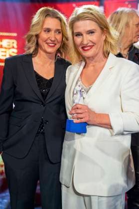 Meike Kordes und Alexandra Kordes bei der Verleihung des 44. Bayerischen Filmpreises 2022 im Prinzregententheater. München, 16.06.2023