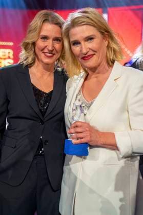 Meike Kordes und Alexandra Kordes bei der Verleihung des 44. Bayerischen Filmpreises 2022 im Prinzregententheater. München, 16.06.2023