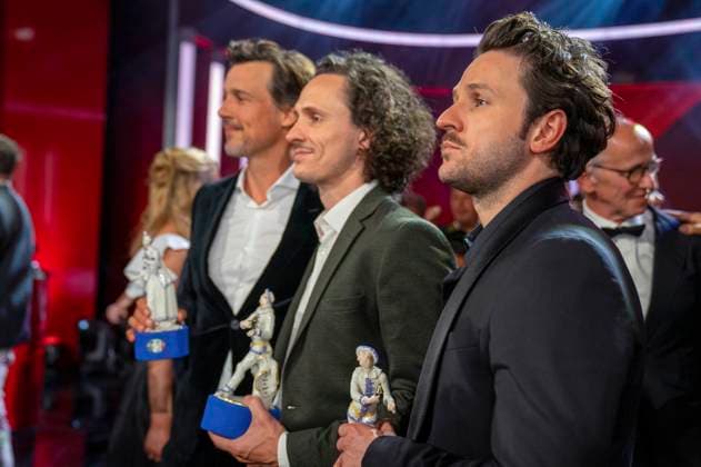 Florian David Fitz, Alex Schaad und Dimitrij Schaad bei der Verleihung des 44. Bayerischen Filmpreises 2022 im Prinzregententheater. München, 16.06.2023