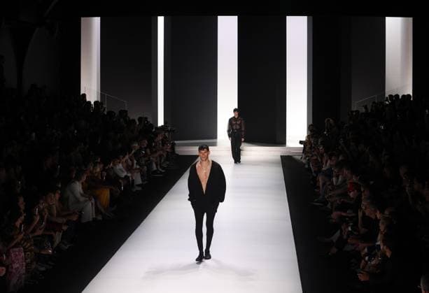 Entertainment Themen der Woche KW24 Entertainment Bilder des Tages June 17, 2023, MILAN, ITALY: Model presents creation by Italian label Dolce&Gabbana from the men™s Fall-Winter 2023-24 collection during the Milan Fashion Week, in Milan, Italy, 17 June 2023. The Milano Fashion Week Women s runs from 16 to 19 February . .ANSA MATTEO BAZZI MILAN ITALY  - ZUMAa110 20230617_zaf_a110_002 Copyright: xMatteoxBazzix