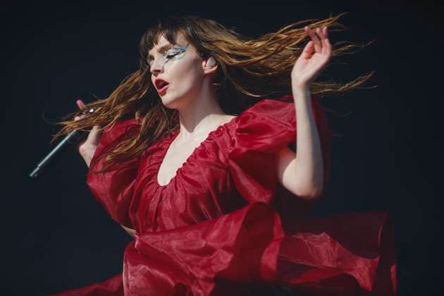Bilder des Jahres 2023, Entertainment June 06 Entertainment Themen der Woche KW24 Entertainment Bilder des Tages Hurricane Festival Deutschland, Niedersachsen (Landkreis Rotenburg), Scheeßel am 17.06.2023: Lauren Mayberry, die Frontfrau der schottische Elektropop-Band Chvrches auf der Bühne des Festivals. *** Hurricane Festival Germany, Lower Saxony district of Rotenburg , Scheeßel on 17 06 2023 Lauren Mayberry, the frontwoman of the Scottish electropop band Chvrches on stage at the festival