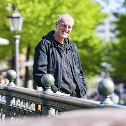 Spaziergang mit Autor Robert Seethaler *** NUR FÜR REDAKTIONELLE ZWECKE *** EDITORIAL USE ONLY ***<p>Spaziergang mit Autor Robert Seethaler an der Admiralbrücke in Kreuzberg, fotografiert am 04. Mai 2023 in Berlin. Deutschland Berlin Berlin Copyright: MaurizioxGambarini *** Walk with author Robert Seethaler FOR EDITORIAL PURPOSES ONLY EDITORIAL USE ONLY p Walk with author Robert Seethaler at the Admiralbrücke in Kreuzberg, photographed on 04 May 2023 in Berlin Germany Berlin Copyright MaurizioxGambarini Copyright: MaurizioxGambarini doc7q216u0bigpyau851qp ,EDITORIAL USE ONLY