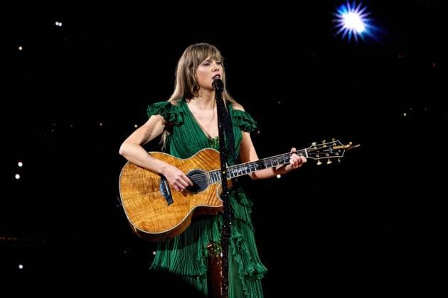 March 31, 2023, Arlington, Texas, USA: TAYLOR SWIFT performs during the Arlington, Texas stop of her Eras Tour. Arlington USA  - ZUMA Pho 20230331_mda_m258_085 Copyright: xAmyxMcKeonx