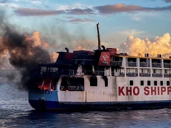 Bilder des Jahres 2023, News June 06 News Themen der Woche KW24 News Bilder des Tages (230618) -- MANILA, June 18, 2023 -- The burning M V Esperanza Star is seen off Bohol province, the Philippines, on June 18, 2023. A ferry with around 120 people on board caught fire on Sunday morning off Bohol province in the central Philippines, the Philippine Coast Guard (PCG) said. The coast guard station in Cebu City told Xinhua that all the passengers and crew were rescued safely. The PCG in Manila later confirmed the information. (PCG Handout via Xinhua) THE PHILIPPINES-BOHOL-BURNING FERRY HANDOUTxPHOTOS 