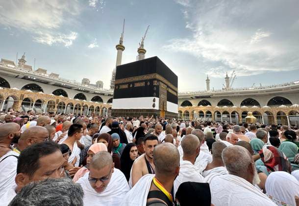 News Themen der Woche KW24 News Bilder des Tages Muslim pilgrims pray around the Kaaba, Islam s holiest shrine, at the Grand mosque in the holy Saudi city of Mecca, during annual Hajj pilgrimage Muslim pilgrims pray around the Kaaba, Islam s holiest shrine, at the Grand mosque in the holy Saudi city of Mecca, during annual Hajj pilgrimage on June 18, 2023. Photo by Ashraf Amra apaimages Mecca Mecca Saudi Arabia 180623_MECCA_ASH_00 (1) Copyright: xapaimagesxAshrafxAmrax xapaimagesx