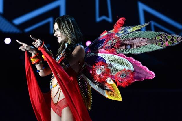 Victoria s Secret Show - Shanghai Alessandra Ambrosio walks the catwalk for the Victoria s Secret Fashion Show at the Mercedes-Benz Arena in Shanghai, China, November 20, 2017. Photo by ABACAPRESS.COM Shangai China  Copyright: xABACAx 615679_044 ABACAx 615679_044