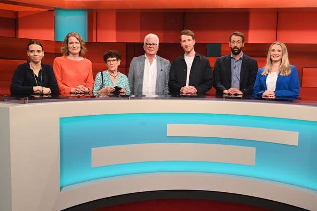 Journalistin Elena Kuch, l-r, Journalistin Stefanie Lohaus, Politikerin Rita Suessmuth, Unternehmer Thomas M. Stein, Moderator Louis Klamroth, Journalist Tobias Haberl und Politikerin Lisa Schäfer zu Gast in der ARD Talkshow Hart aber fair mit dem Thema Der Fall Rammstein und die Frage: Männer, seid Ihr wirklich noch nicht weiter?