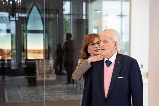 June 19, 2023, Antigonish, NS, Canada: Mila Mulroney, left, fixes the collar of her husband and former prime minister Brian Mulroney as the two wait to greet Prime Minister Justin Trudeau in Mulroney Hall at St. Francis Xavier University in Antigonish, N.S. on Monday, June 19, 2023. Antigonish Canada  - ZUMAc35_ 20230619_zaf_c35_082 Copyright: xDarrenxCalabresex