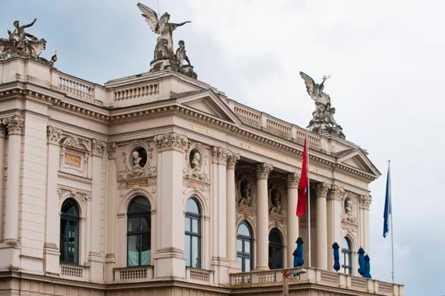 Oper, Opernhaus, früher Stadttheater, Zürich, Schweiz, Europa *** Opera, Opera House, Formerly Municipal Theater, Zurich, Switzerland, Europe Copyright: imageBROKER G.xLenz ibllgn05211359.jpg