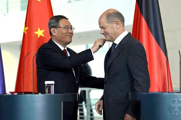 News Themen der Woche KW25 News Bilder des Tages Li Qiang und Olaf Scholz bei der Pressekonferenz zu den 7. Deutsch-Chinesischen Regierungskonsultationen unter dem Titel Gemeinsam nachhaltig handeln im Bundeskanzleramt. Berlin, 20.06.2023 *** Li Qiang and Olaf Scholz at the press conference on the 7 German-Chinese Government Consultations under the title Acting Sustainably Together at the Federal Chancellery Berlin, 20 06 2023 Foto:xF.xKernx xFuturexImage