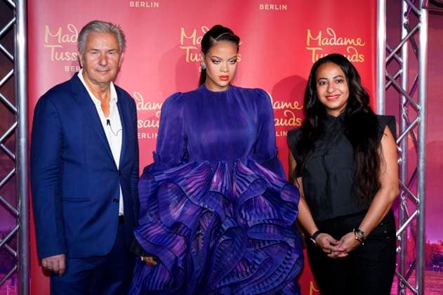 Bilder des Jahres 2023, Entertainment June 06 Entertainment Themen der Woche KW25 Entertainment Bilder des Tages Klaus Wowereit und Nadja Troublefield bei der Enthüllung der neuen Wachsfigur von Rihanna anlässlich des Jubiläums 15 Jahre Madame Tussauds Berlin. Berlin, 20.06.2023 *** Klaus Wowereit and Nadja Troublefield at the unveiling of the new wax figure of Rihanna on the occasion of the anniversary 15 years Madame Tussauds Berlin Berlin, 20 06 2023 Foto:xT.xBartillax xFuturexImage