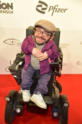 21. Deutscher HörfilmPreis 2023 Raul Aguayo-Krauthausen Ankunft, zum 21. Deutscher HörfilmPreis 2023 in Berlin am 18.06.2023