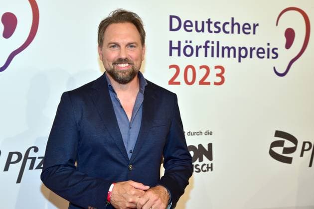 21. Deutscher HörfilmPreis 2023 Steven Michael Gätjen, Moderator Ankunft, zum 21. Deutscher HörfilmPreis 2023 in Berlin am 18.06.2023
