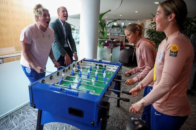 Entertainment Themen der Woche KW25 Entertainment Bilder des Tages Britain s Prince William visits England Women s football team in Burton upon Trent Britain s Prince William, the Prince of Wales and President of The Football Association, plays table football with England s football players as he visits England Women s team to wish them luck ahead of the 2023 FIFA Women s World Cup, at the national football centre at St. George s Park in Burton upon Trent, Britain June 20, 2023., Credit:PHIL NOBLE Avalon UNITED KINGDOM, BURTON UPON TRENT  Copyright: xPHILxNOBLEx xAvalonx 0784436297
