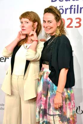 Sarah Bauerett und Ines Hollinger bei der Verleihung des 21. Deutschen Hörfilmpreises 2023 in der Hauptstadtrepräsentanz der Deutschen Telekom. Berlin, 20.06.2023