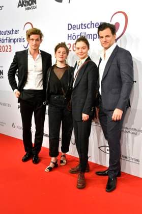 Damian Hardung, Rieke Seja, Hannah Schiller und Torben Liebrecht bei der Verleihung des 21. Deutschen Hörfilmpreises 2023 in der Hauptstadtrepräsentanz der Deutschen Telekom. Berlin, 20.06.2023