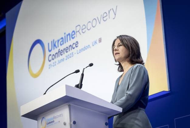 News Themen der Woche KW25 News Bilder des Tages Annalena Baerbock (Buendnis 90 Die Gruenen), Bundesaussenministerin, nimmt Teil an der Ukraine Wiederaufbau-Konferenz in London. London Grossbritannien *** Annalena Baerbock Buendnis 90 Die Gruenen , German Foreign Minister, takes part in Ukraine Reconstruction Conference in London London Great Britain Copyright: xThomasxKoehlerx