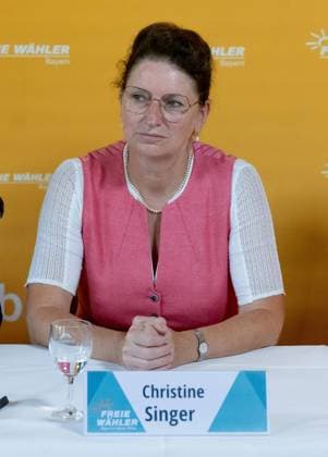 Muenchen Freie Waehler Bayern, Pressekonferenz zur Vorstellung der Spitzenkandidatin Christine Singer zur Europawahl 2024, 21.06.2023. Christine Singer (Spitzenkandidatin Freie Waehler Bayern zur Europawahl 2024). Freie Waehler Bayern, Pressekonferenz zur Vorstellung der Spitzenkandidatin Christine Singer zur Europawahl 2024, 21.06.2023. *** Munich Free Voters Bavaria, press conference to introduce the top candidate Christine Singer for the European election 2024, 21 06 2023 Christine Singer top candidate Free Voters Bavaria for the European election 2024 Free Voters Bavaria, press conference to introduce the top candidate Christine Singer for the European election 2024, 21 06 2023 Copyright: xEibner-Pressefoto HeikexFeinerx EP_HFR