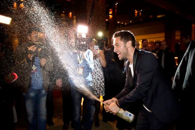 WIEN 20150524 Mans Zelmerlöw vinner Eurovision Song Contest 2015 med bidraget Heroes. Mans firar vinsten med champagne pa hotellet. WIEN ÖSTERRIKE x10070x *** VIENNA 20150524 Mans Zelmerlöw wins the Eurovision Song Contest 2015 with the entry Heroes Mans celebrates the win with champagne at the hotel VIENNA AUSTRIA x10070x  Copyright: xJessicaxGow TTx EUROVISION 2015