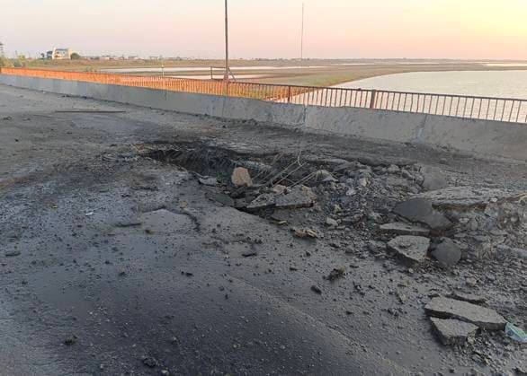 News Themen der Woche KW25 News Bilder des Tages RUSSIA, KHERSON REGION - JUNE 22, 2023: An explosion hits a bridge linking Kherson Region with Crimea near the village of Chongar. Kherson Region Governor TASS  59983460