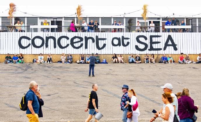 BROUWERSDAM - Visitors to the festival Concert at SEA on the first day of the festival. Concert at SEA is organized every year by the Zeeland band BLOF. ANP IRIS VAN DEN BROEK netherlands out - belgium out  Copyright: xx x472188983x originalFilename: 472188983.jpg