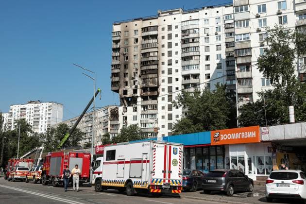 News Themen der Woche KW25 News Bilder des Tages KYIV, UKRAINE - JUNE 22, 2023 - A response effort to an explosion at a 16-storey apartment building in the Dniprovskyi district is under way, Kyiv, capital of Ukraine. As reported, a powerful explosion rocked a 16-storey building in the Dniprovskyi district of Kyiv on Thursday, June 22, at about 4:00 am local time. Three people were killed and five others got injured as a result of the blast. Twenty residents were rescued. Blast at residential high rise in Kyiv  Copyright: xHennadiixMinchenkox